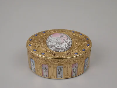 Snuffbox with grisaille decoration of Cupid and Venus by Jean-Baptiste Carnay